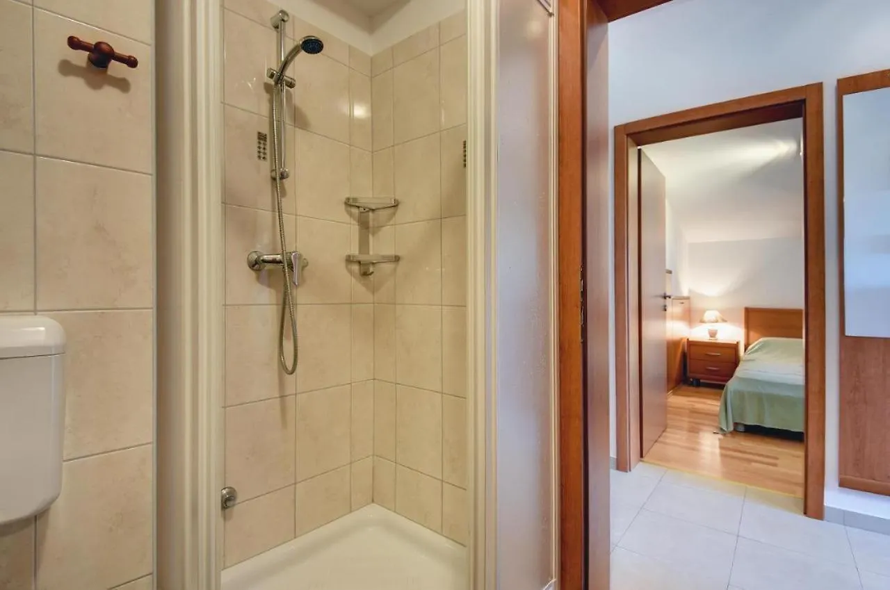 Stars And Olives Retreat Apartment Valtura