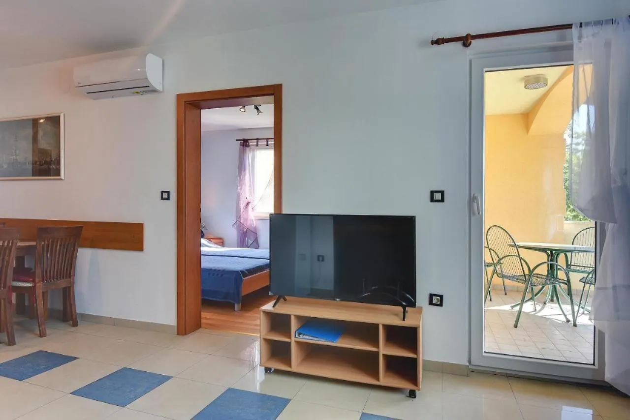 Stars And Olives Retreat Apartment Valtura