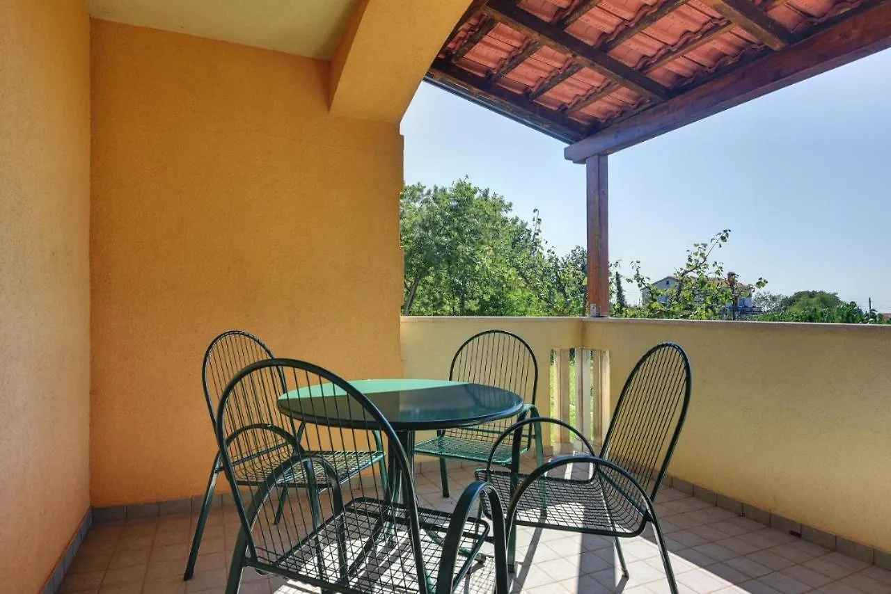 Stars And Olives Retreat Apartment Valtura