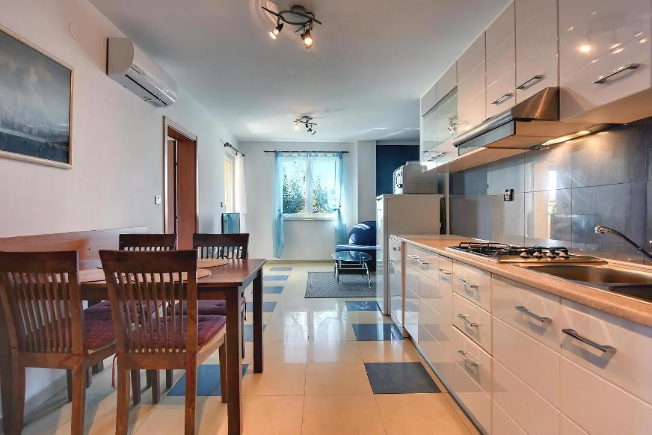 Stars And Olives Retreat Apartment Valtura