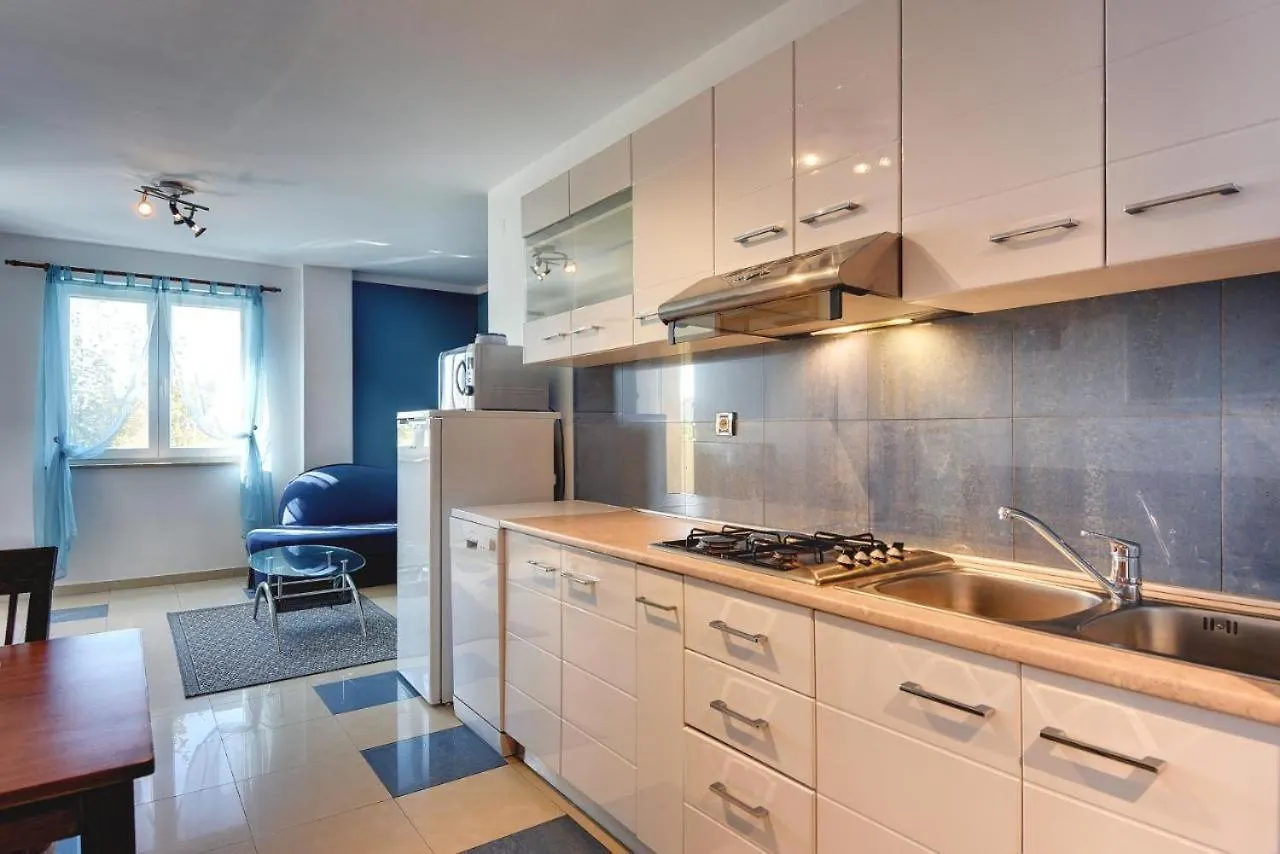 Stars And Olives Retreat Apartment Valtura