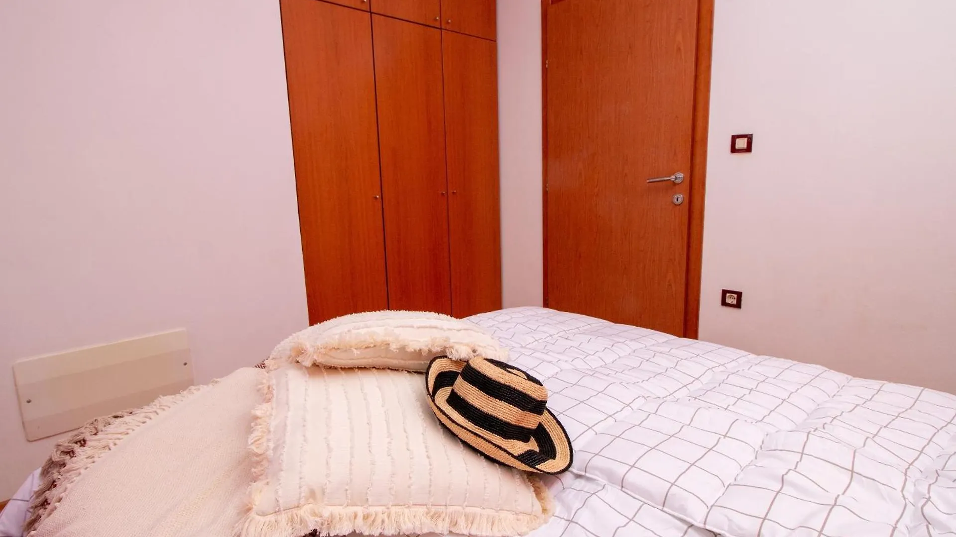 Stars And Olives Retreat Apartment Valtura